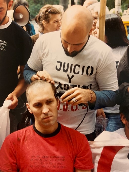 Imagen 11. La justicia nos sigue tomando el pelo, 2003. Foto de mi autoría, archivo personal