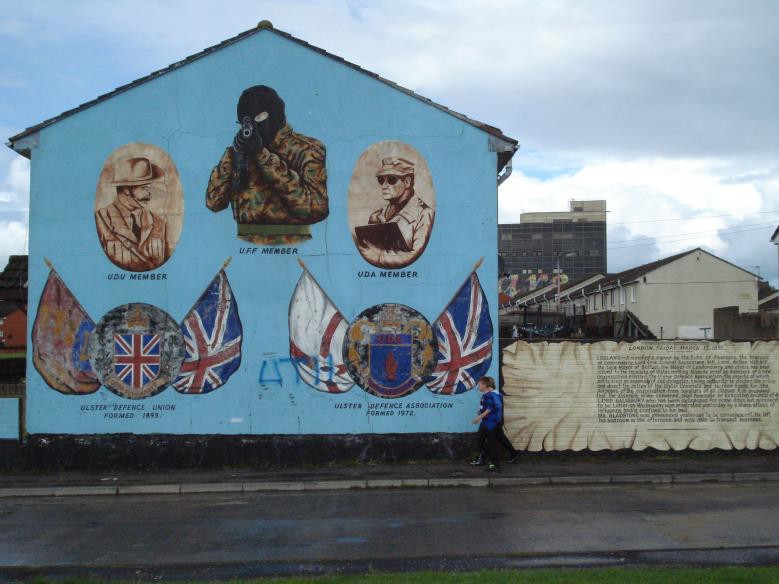Fig. 8: UFF-UDA mural. Hopewell Crescent, Lower Shankill, Belfast. 2000 (Photo: C. Lehni, 2011).