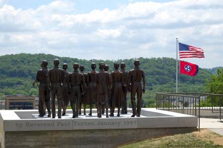 Fig. 10. William F. Duffy, The Large Art Company. The Clinton 12 – Walking into History. 2007.