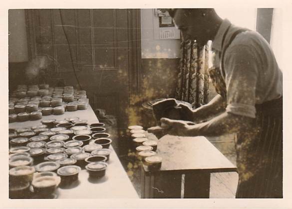 The serial production of pork pies in the butchery of Friedrich Keitel in Rothwell near Leeds. Keitel was an emigrant from Cröffelbach in the district of Schwäbisch Hall.