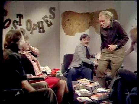 Fig.1 : Screenshot of Charles Bukowski leaving the French TV-Show Apostrophes during its live-broadcast (Sept. 1978)