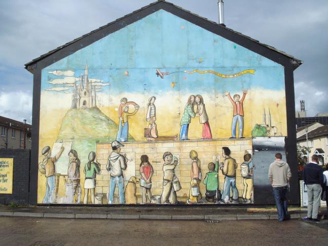 Fig. 5: Re-Imaging Communities programme. ‘Children’s Right to Play’ mural. Hopewell Crescent, Lower Shankill, Belfast. 2009 (Photo: C. Lehni, 2011).